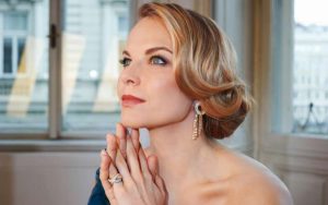 ElinaGaranca2012cKarinaSchwarzDG